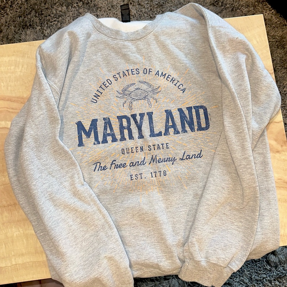 Gildan Gray Crewneck Sweater with Maryland Graphic